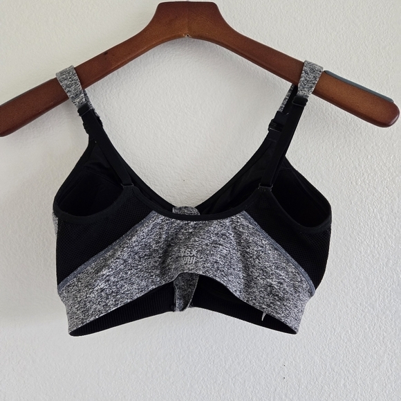 Victoria's Secret Gray Incredible Lightweight Max Zip Front Sports Bra 32D - Picture 6 of 13